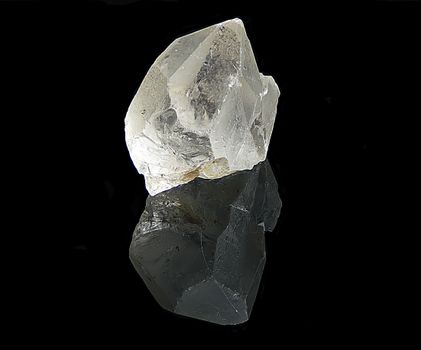 Why Black quartz is the Preferred Choice for Modern Architecture